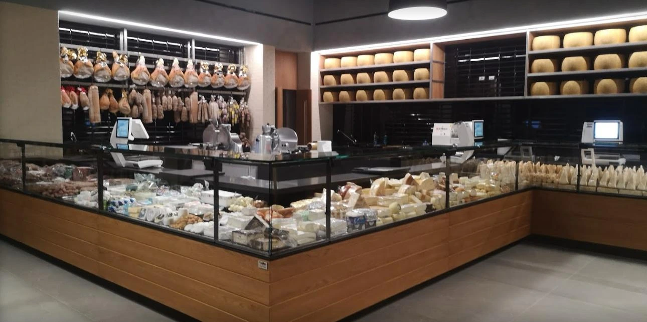 Vitrine fromagerie et crèmerie