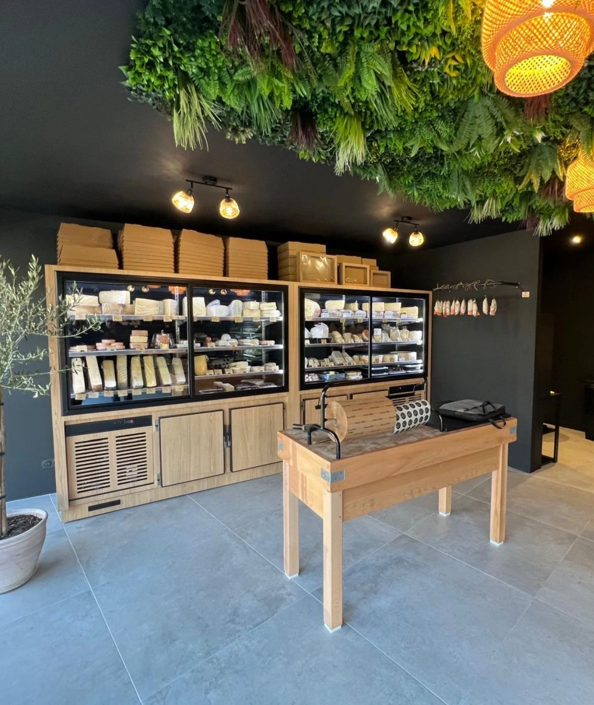 Vitrine fromagerie et crèmerie