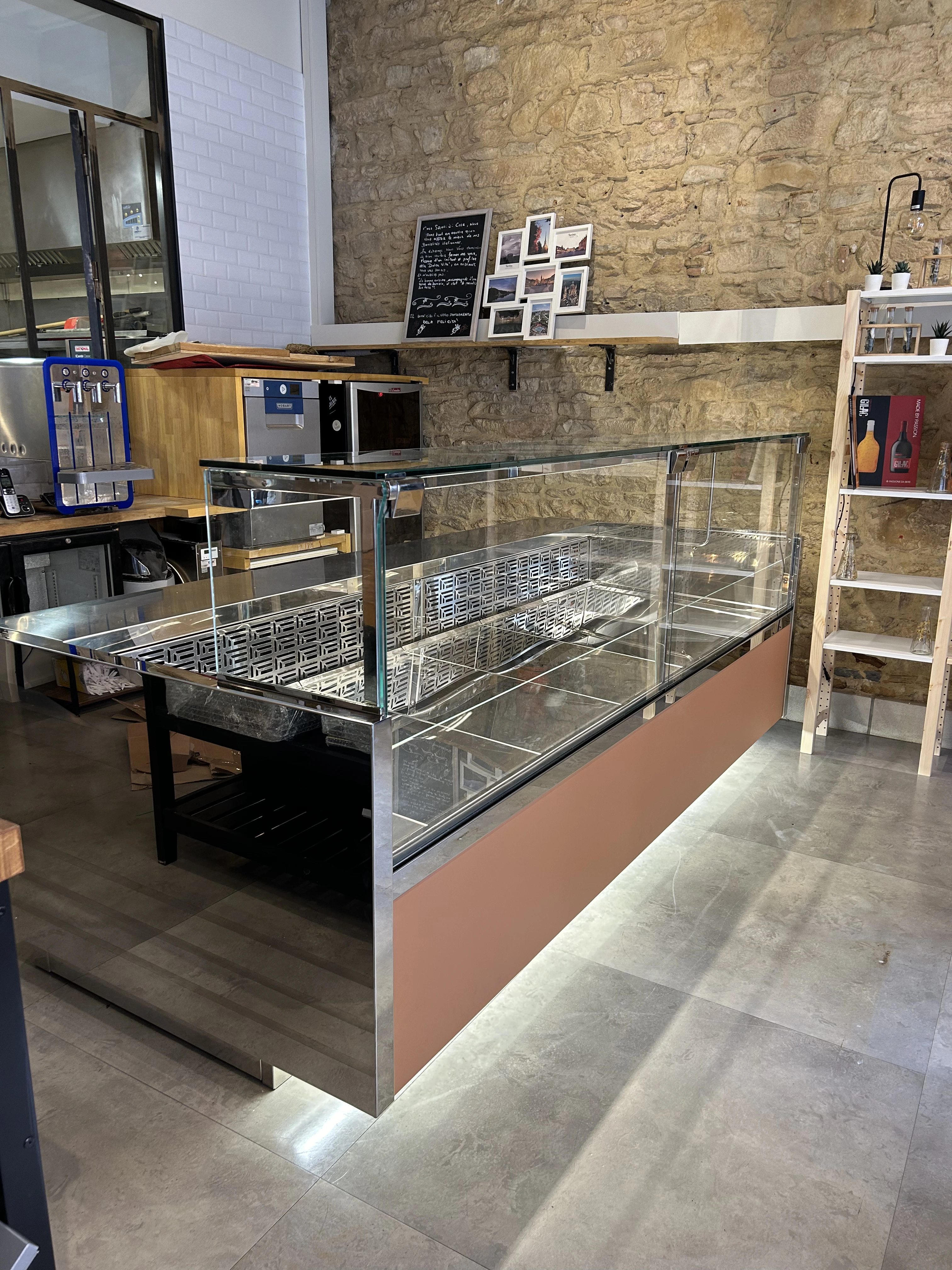 Vitrine fromagerie et crèmerie