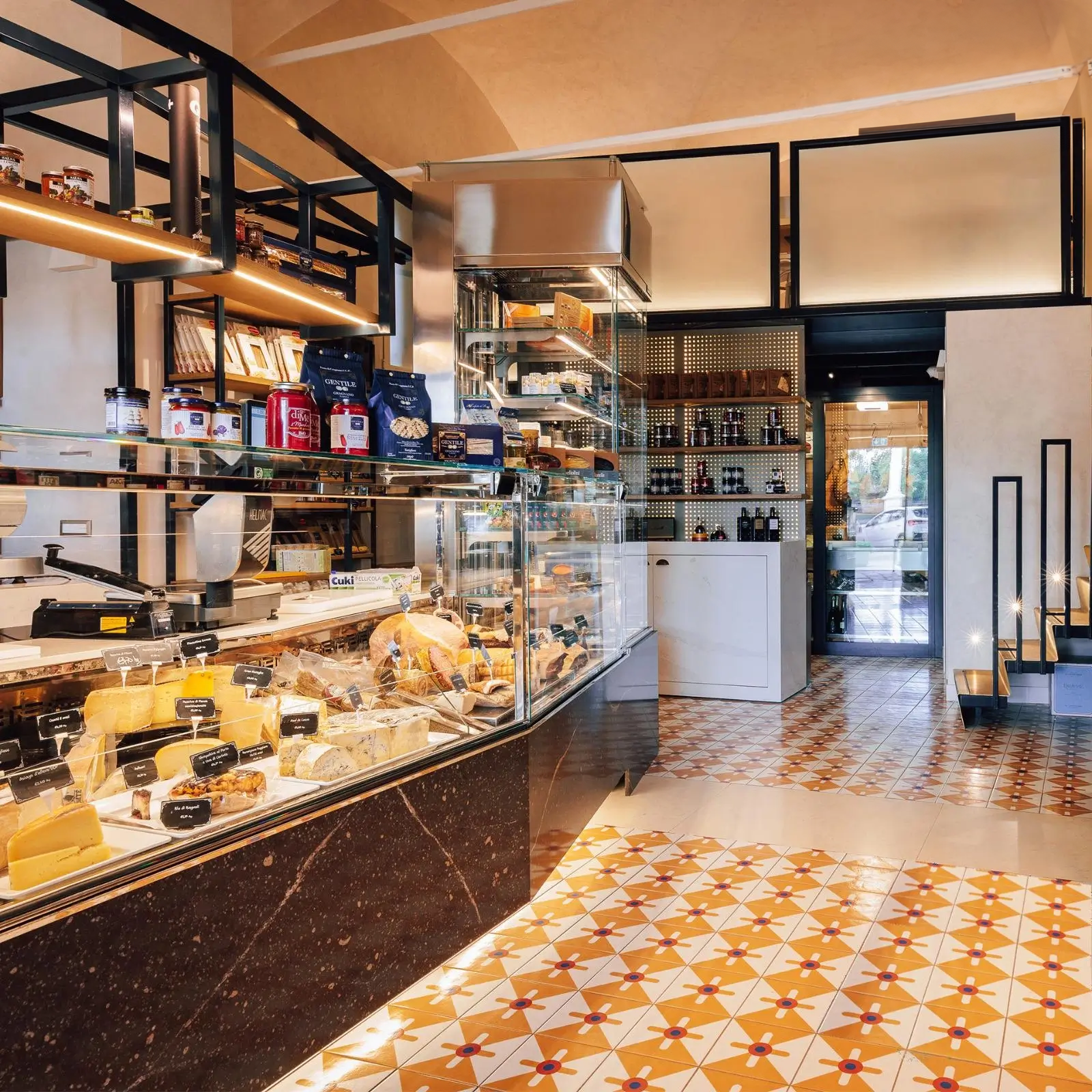 Vitrine fromagerie et crèmerie