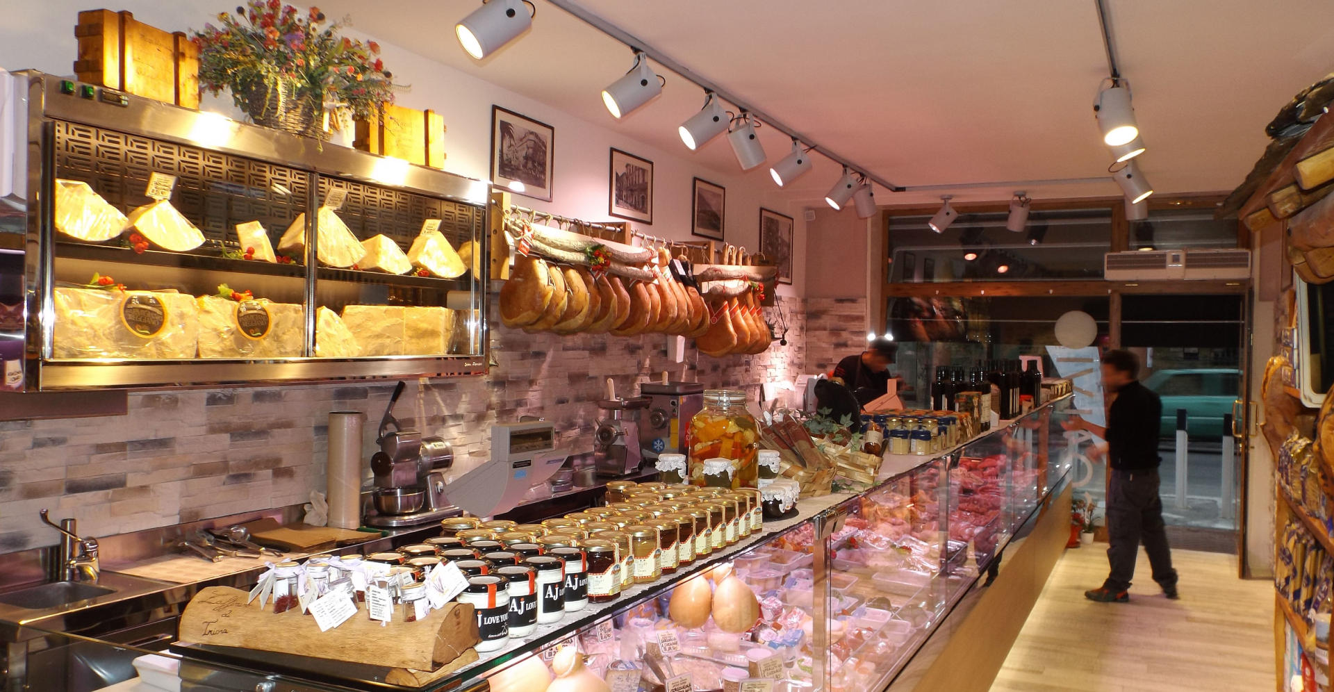 Vitrine fromagerie et crèmerie