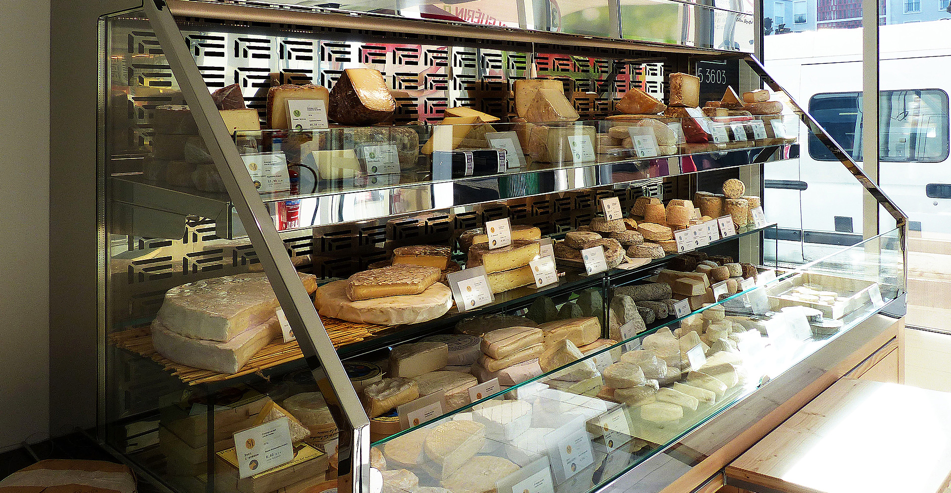 Vitrine fromagerie et crèmerie